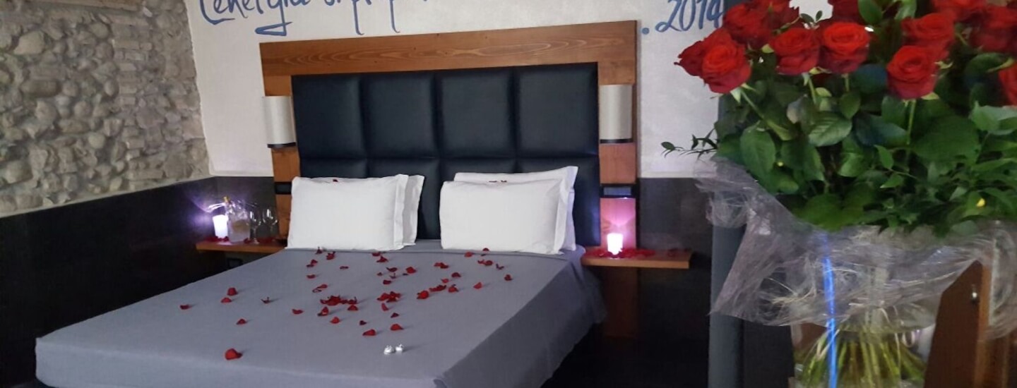 foto camera romantica con rose