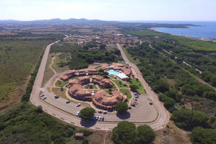 top view of the residence and surroundings 