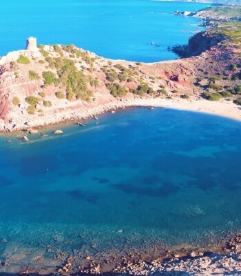 Torre del Porticciolo Bucht im Morgengrauen