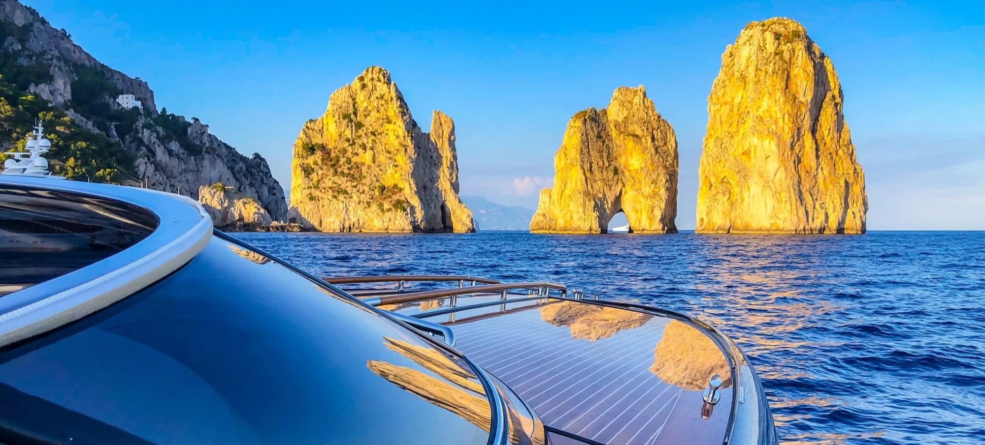 Boat tour around Capri: discover its myths
