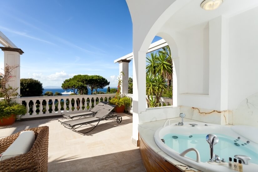 whirlpool in balcony with sea view