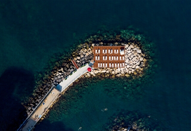 foto dall'alto al pontile