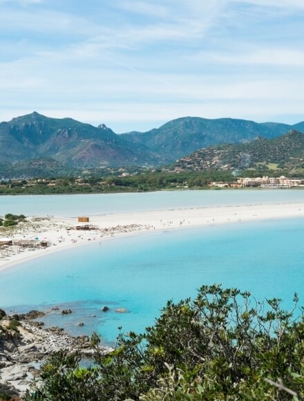 mare e spiaggia bianca