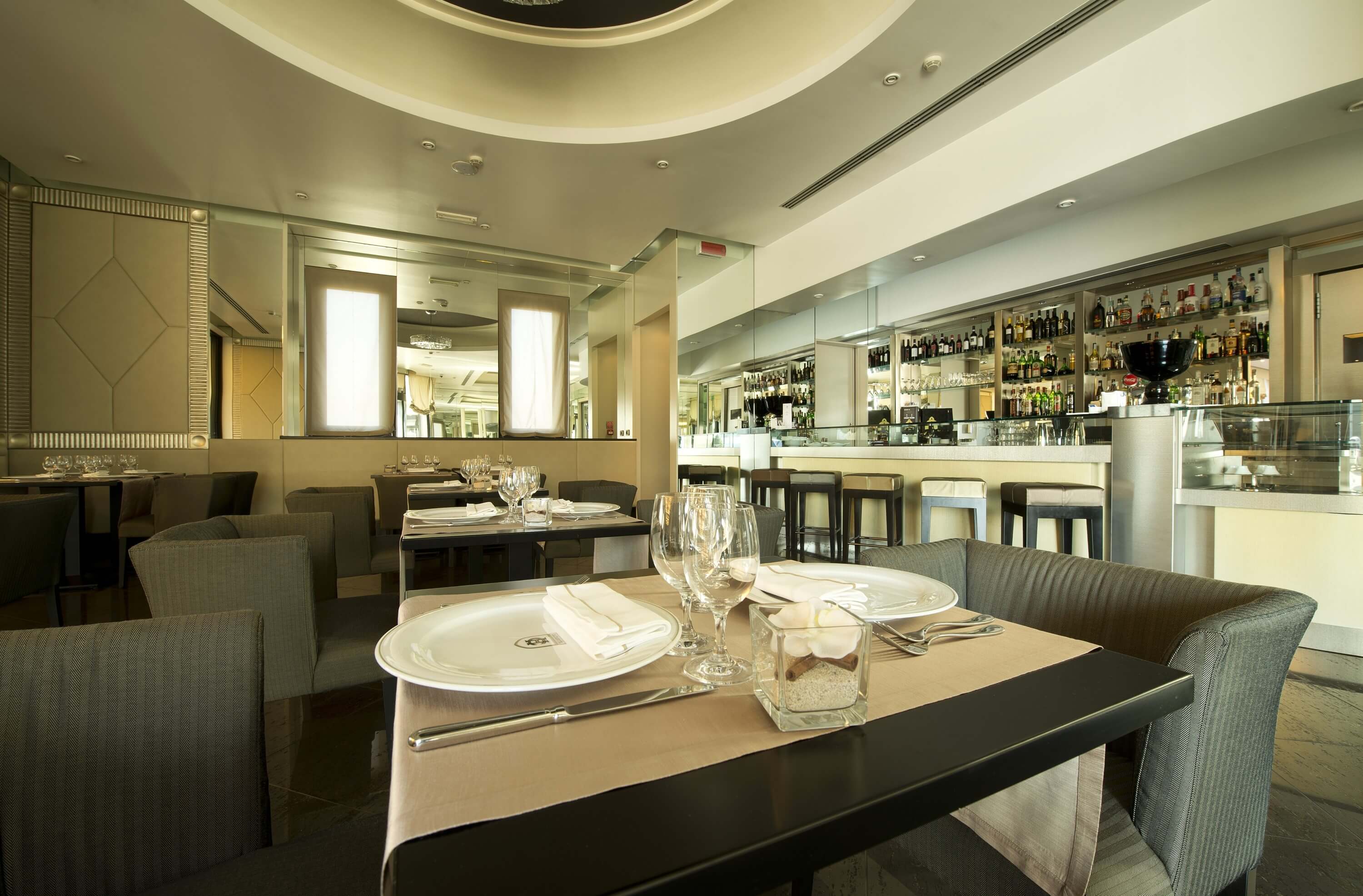 Restaurant and Bar at the 4* Grand Hotel Duca di Mantova