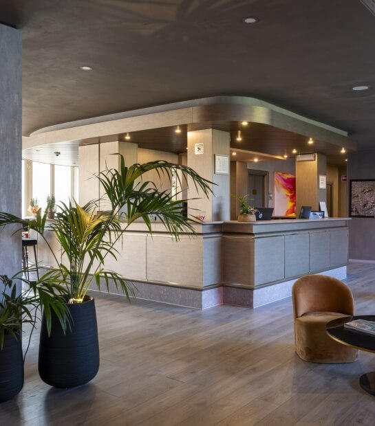 hall hotel embassy