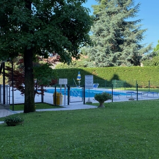 piscina e giardino