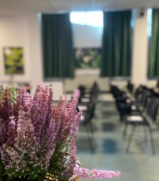 meeting room flower detail