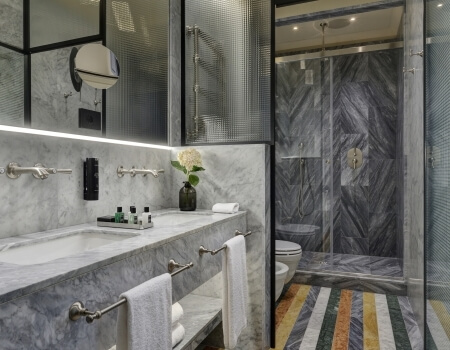 bathroom suite 