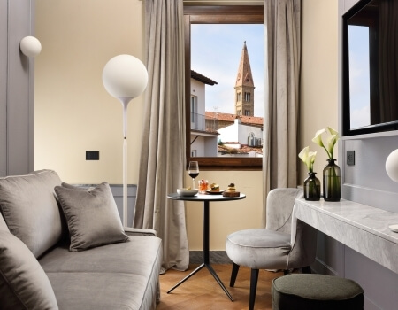 finestra con vista su campanile junior suite