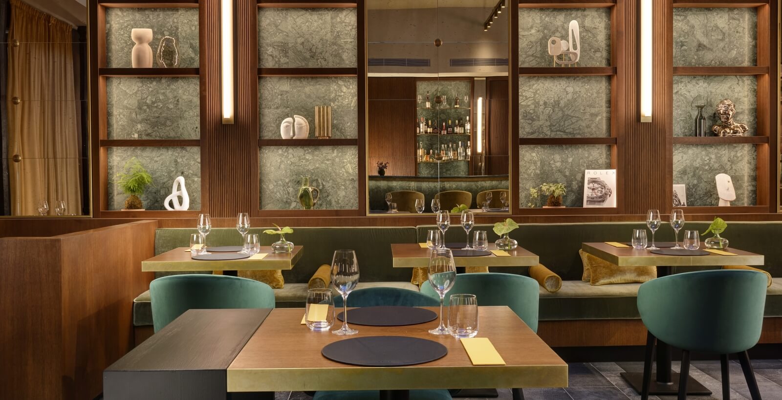 sala ristorante con luci soffuse