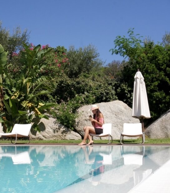 Détendez-vous au bord de la piscine