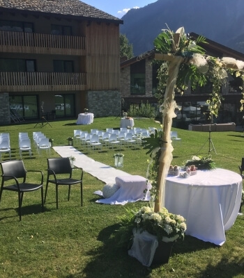 Ceremony on the lawn of the Hotel