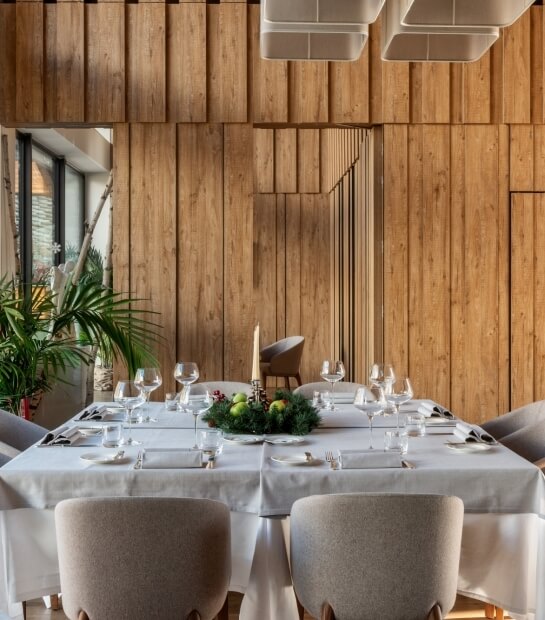 La Fourchette Restaurant Table
