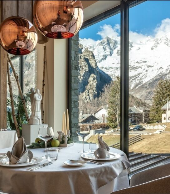 Restaurant corner with panoramic view
