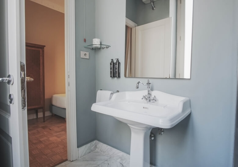 washbasin and mirror