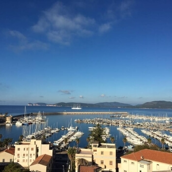 Giornata di sole sul porto di Alghero