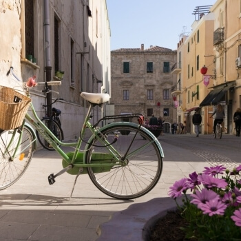 Bicicletta nel centro storico della città
