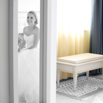 Sposa si prepara per il ricevimento all'Hotel Catalunya