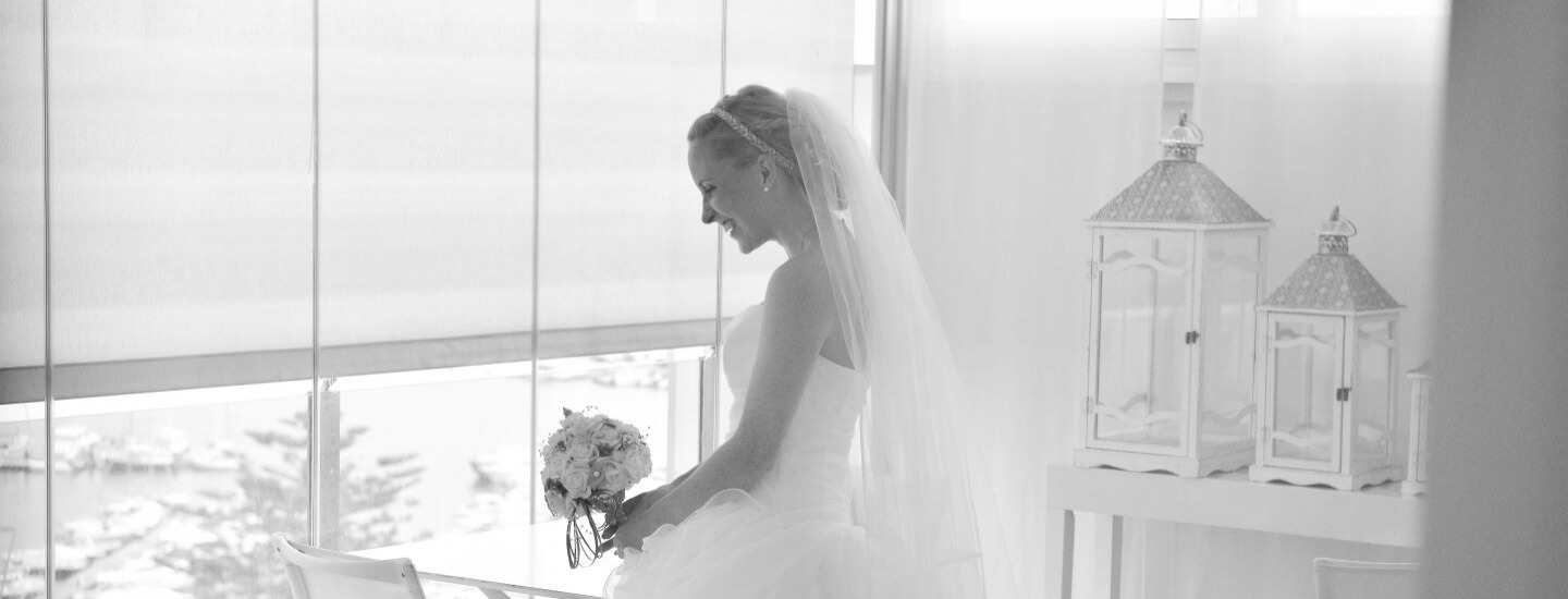 Sposa festeggia le nozze al Blau Skybar