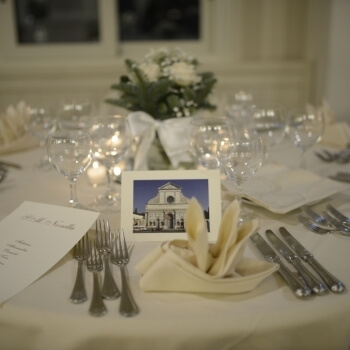 Wedding table with memory picture