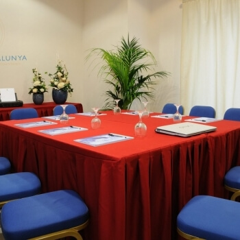 Ginestra hall with table