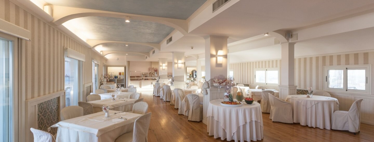 Sala adibita a ricevimento nuziale