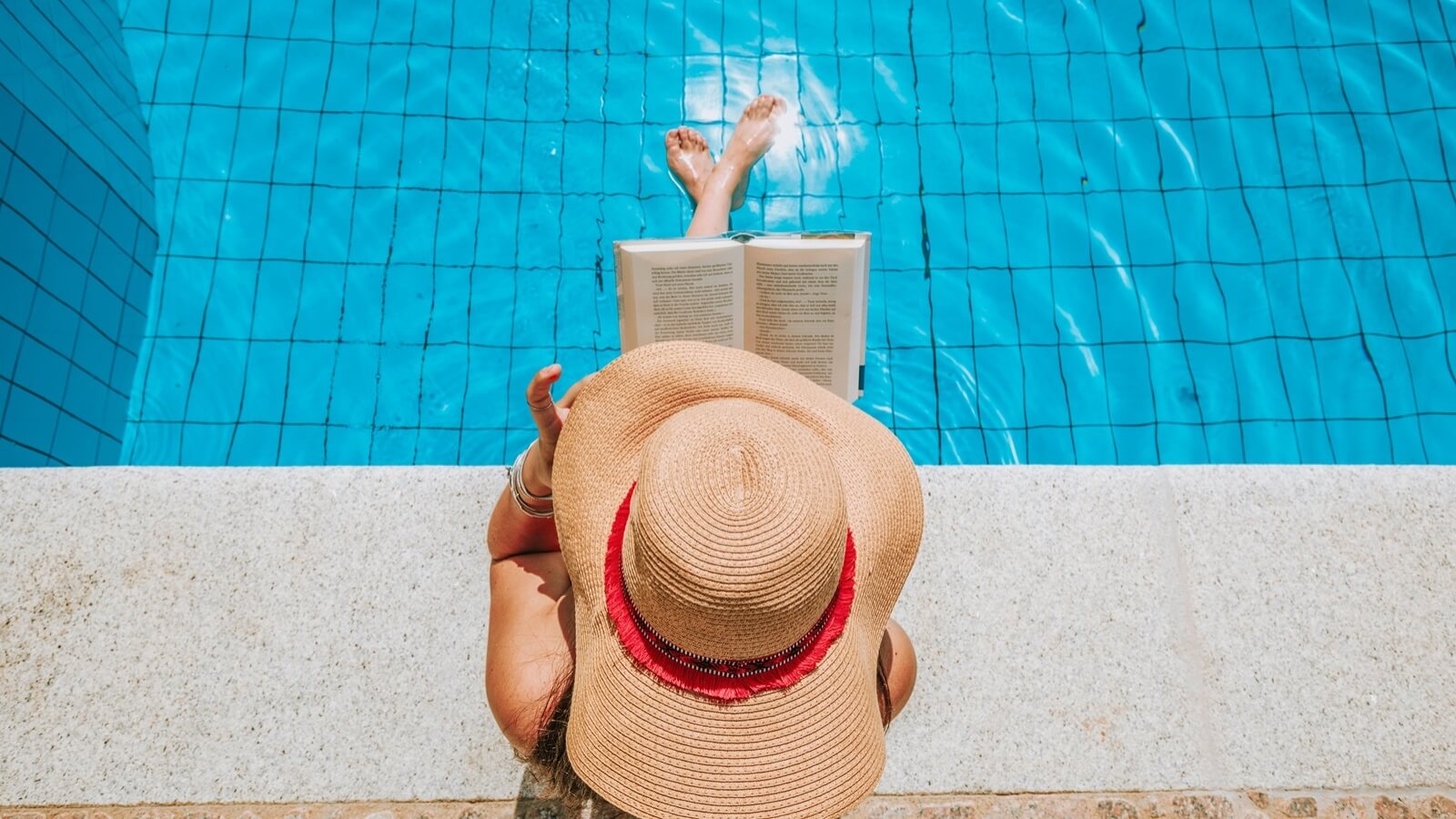 hotel_con_piscina_direttamente_sul_mare_sardegna