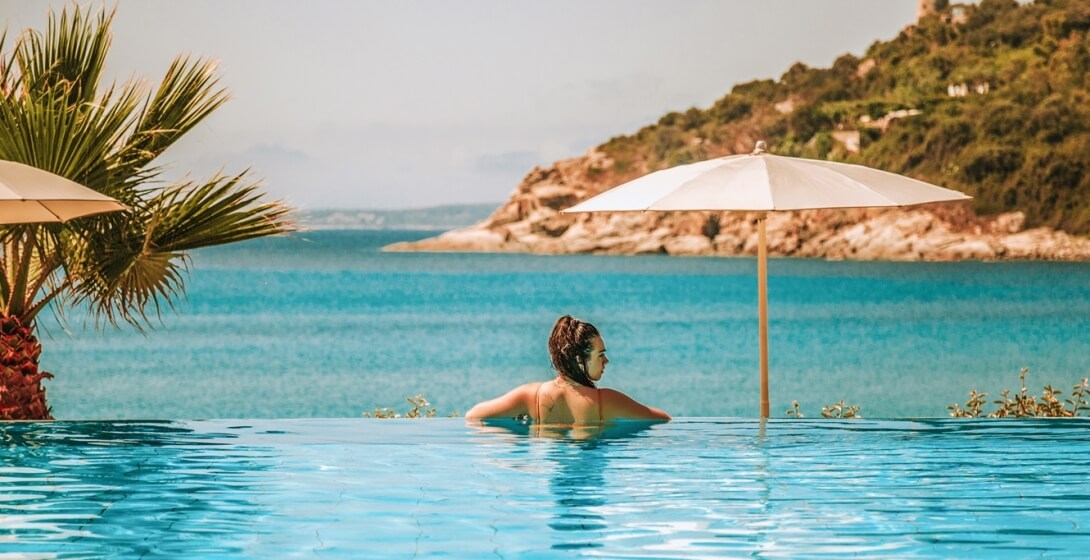 Hotel mit Infinity Pool in Sardinien