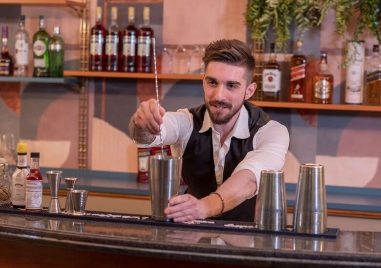 bar hotel milani roma con barman