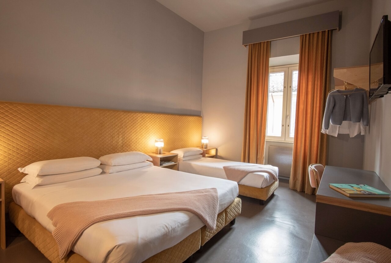 bed of the camera tripla hotel milani roma