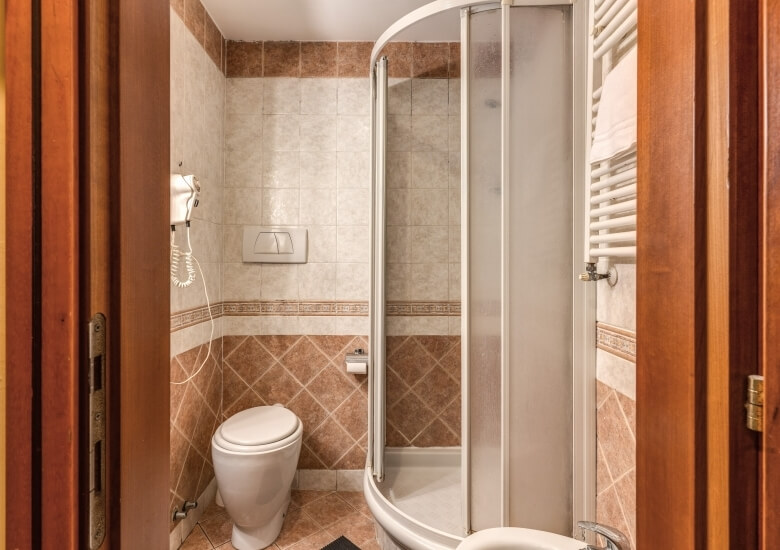 bathroom triple room