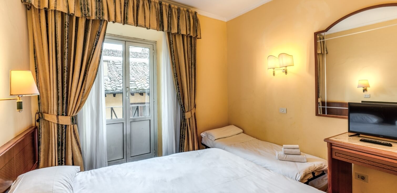 triple room hotel pomezia