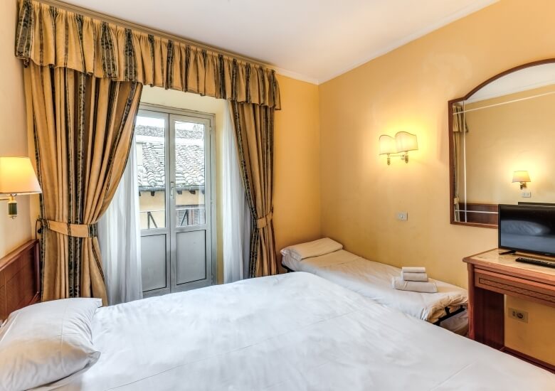 triple room hotel pomezia