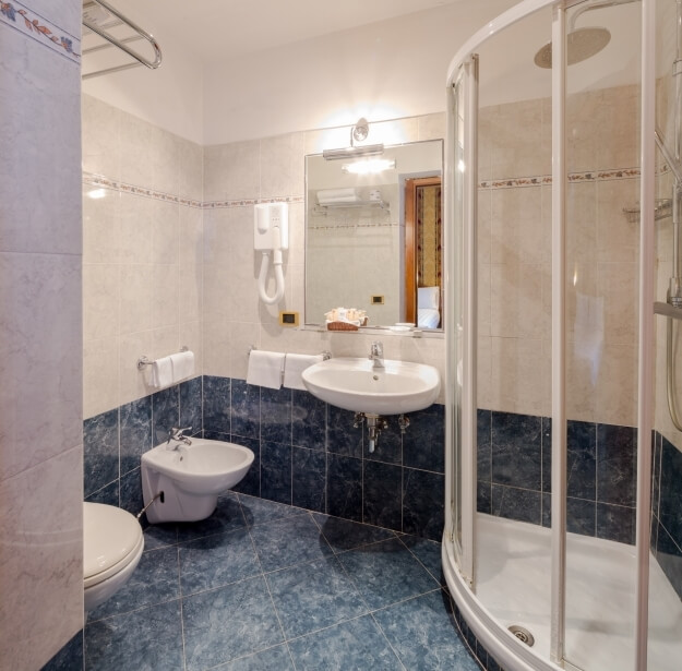Bathroom Twin Standard Room - Hotel Raffaello Roma 3-Star