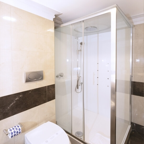 bagno con doccia suites regina margherita hotel  