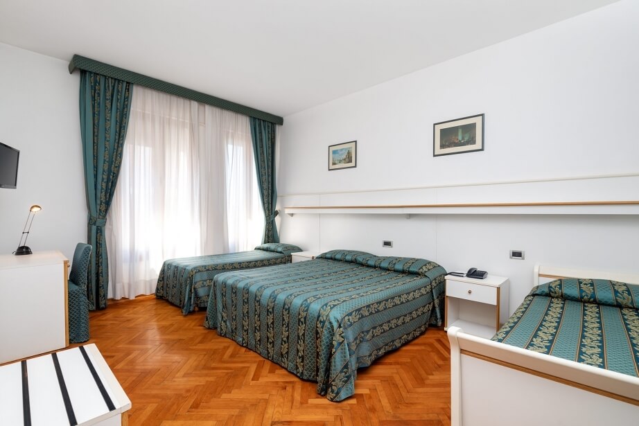 Stay with your family in Venice Lido