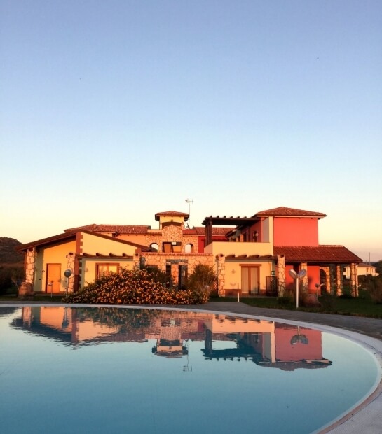 struttura_2_con_riflesse_acqua_e_luce_2.jpg