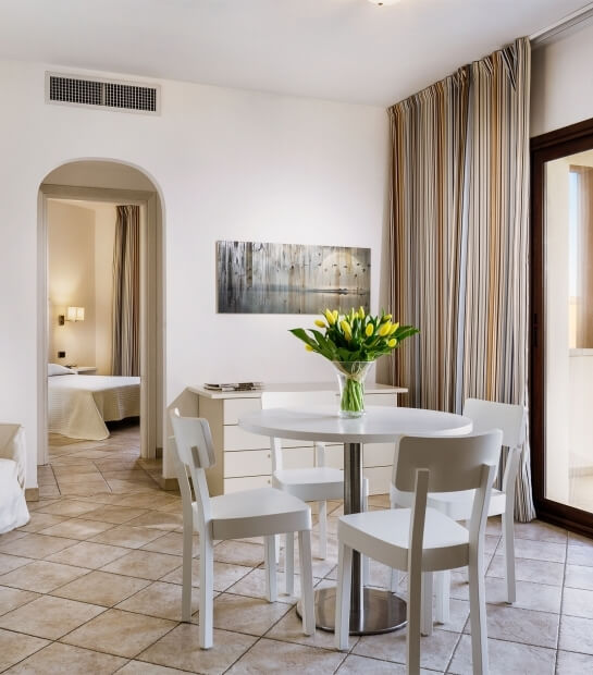 junior suite dining room