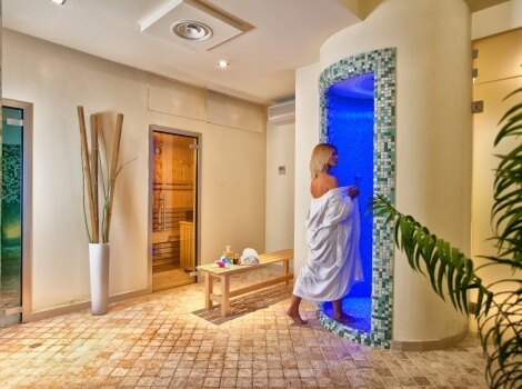 ragazza in sauna 