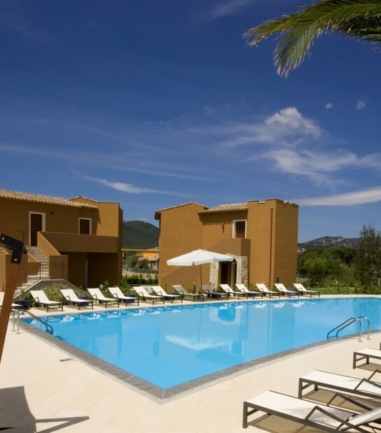 piscina per ospiti terra di mare