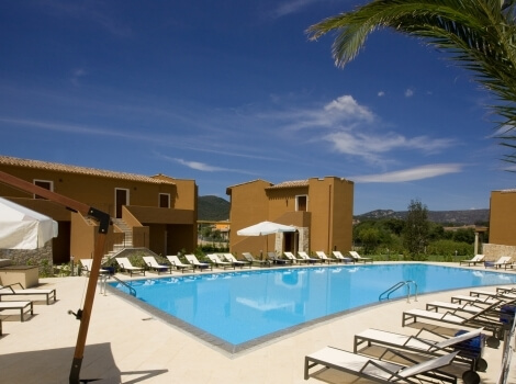 piscina per ospiti terra di mare