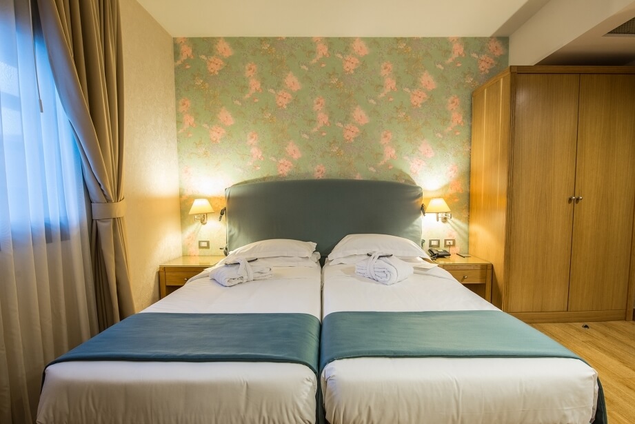 Discover the double room of our 4-star hotel