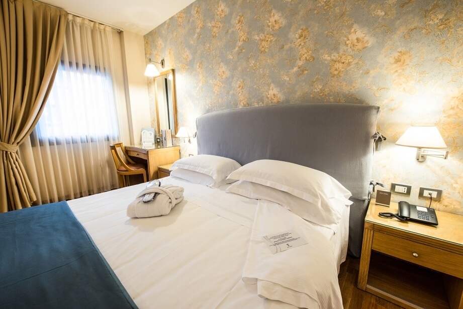 Comfortable double room in Carpi - Hotel Touring