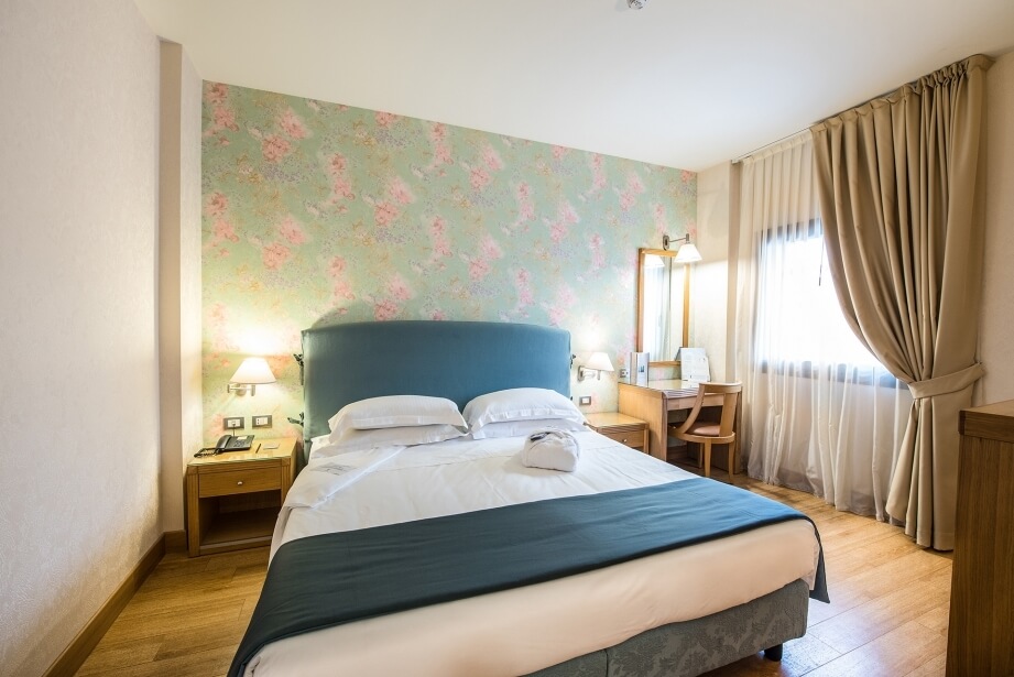 Comfortable double room in Carpi in hotel 4-star