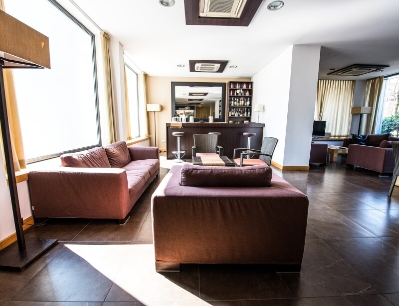 Prova i deliziosi drink del bar dell'Hotel Touring a Carpi