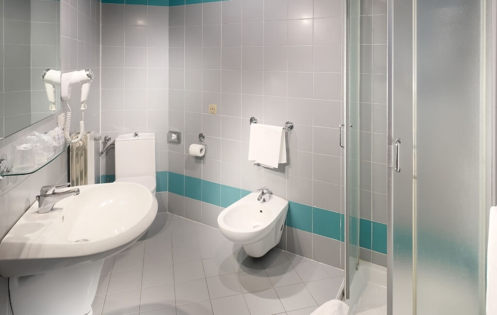 bathroom standard room with balcony