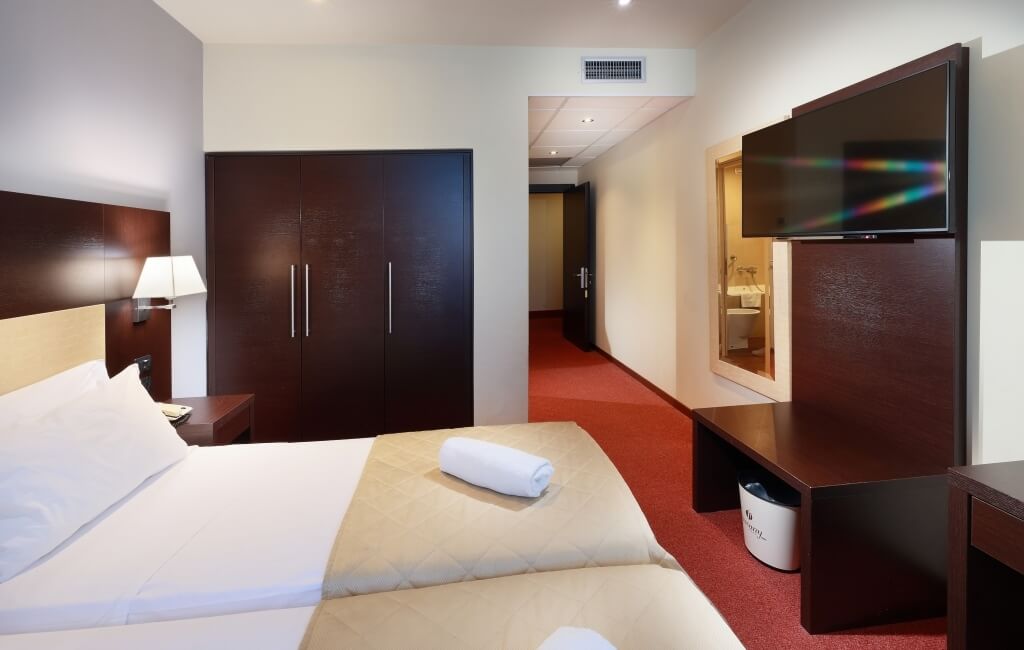 Standard room with single beds