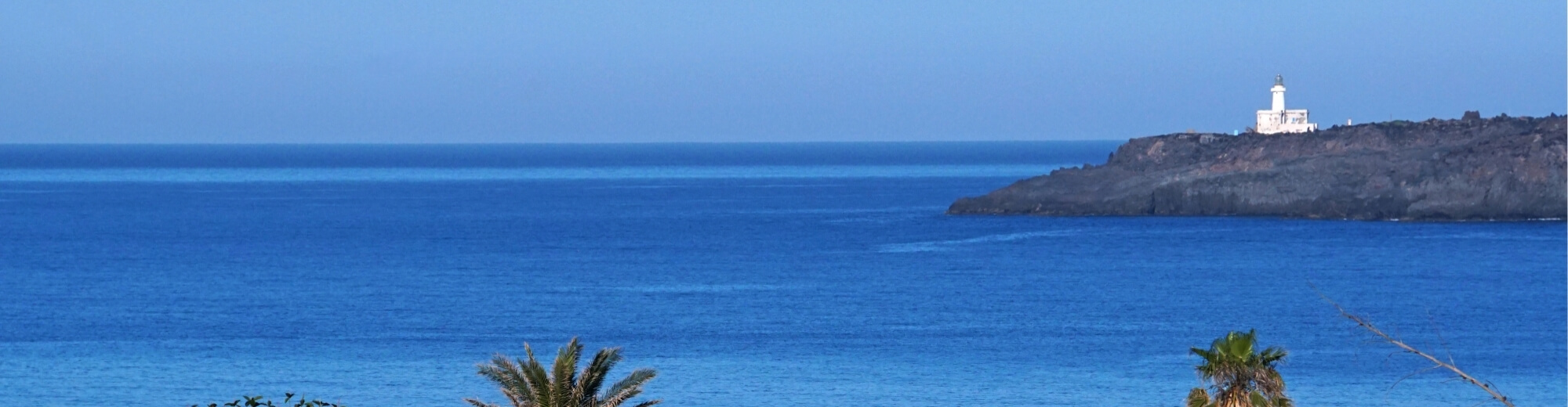 Vista del faro di Punta Spadillo