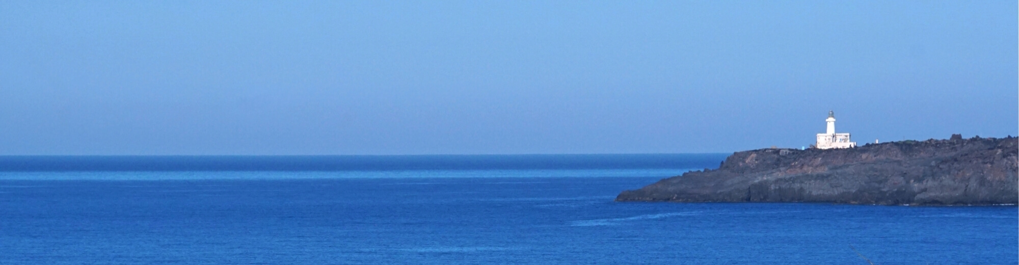 Vista del faro di Punta Spadillo