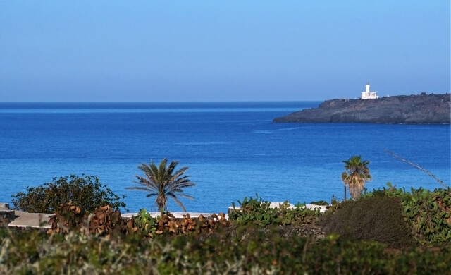 Vista del faro di Punta Spadillo